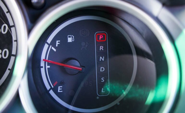 Comment fonctionne la jauge carburant dans une voiture ?