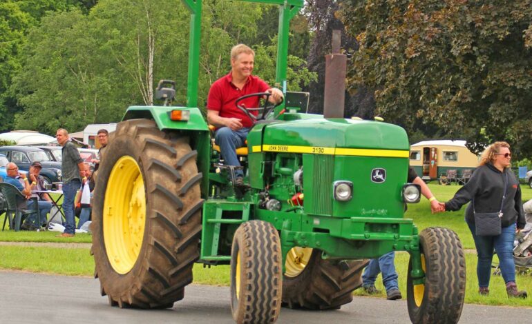 john-deere-3130