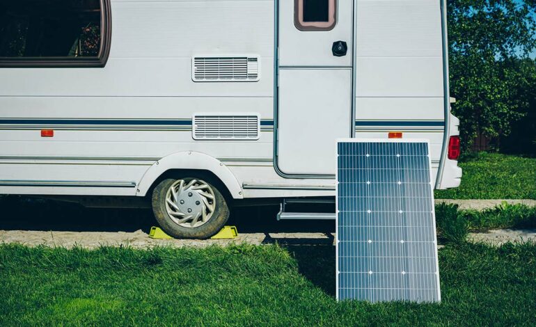 Panneaux solaires pour camping-car : ce qu’il faut savoir en 2025