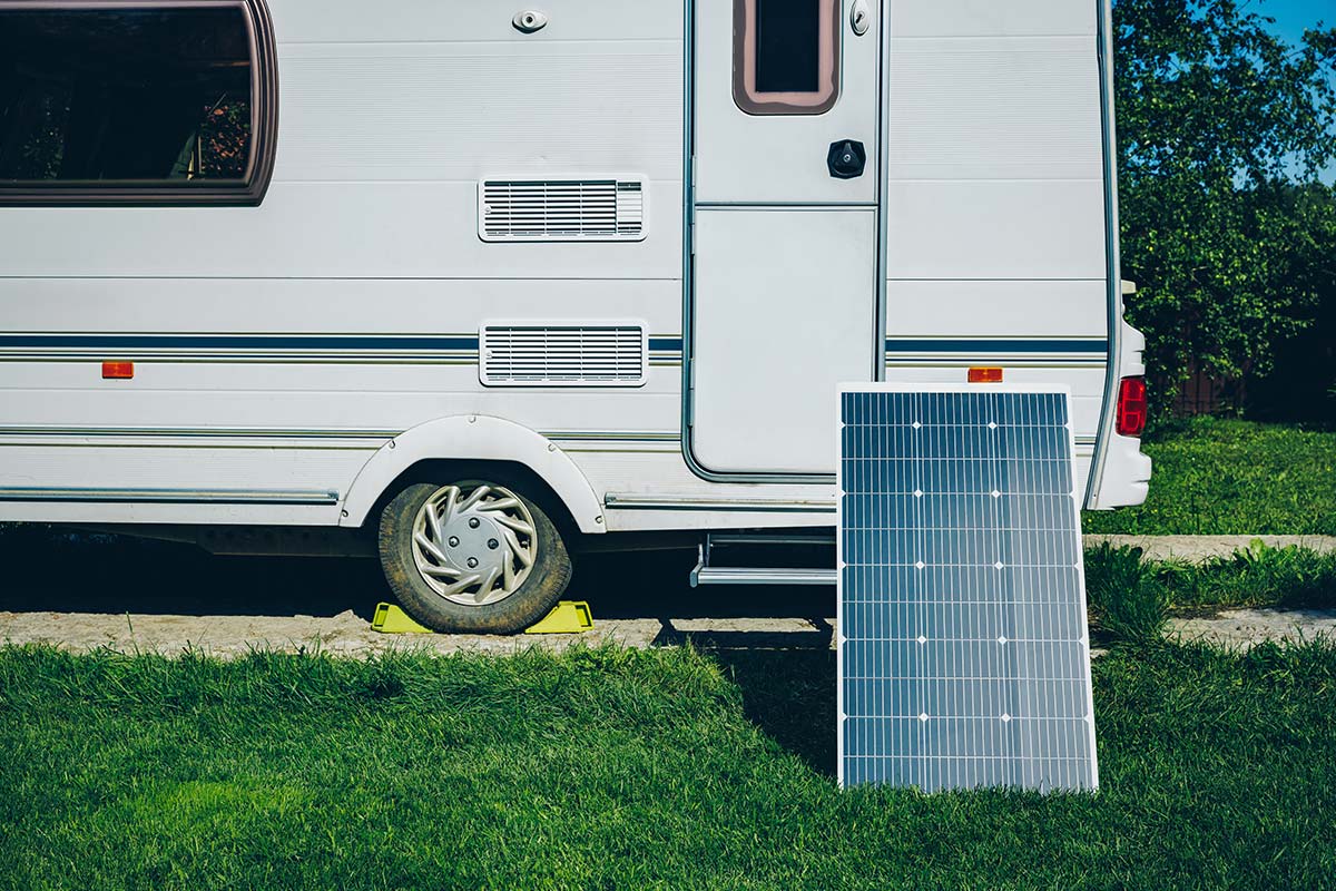 panneaux-solaires-camping-car-2025-tout-savoir